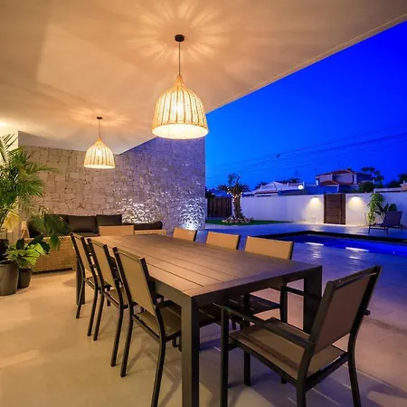 Mi Luna Villa *